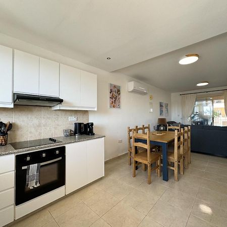 Royal-Seacrest Oasis, Pool-Side Apartment Paphos Exterior photo