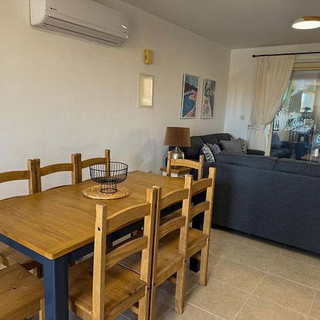 Royal-Seacrest Oasis, Pool-Side Apartment Paphos Exterior photo