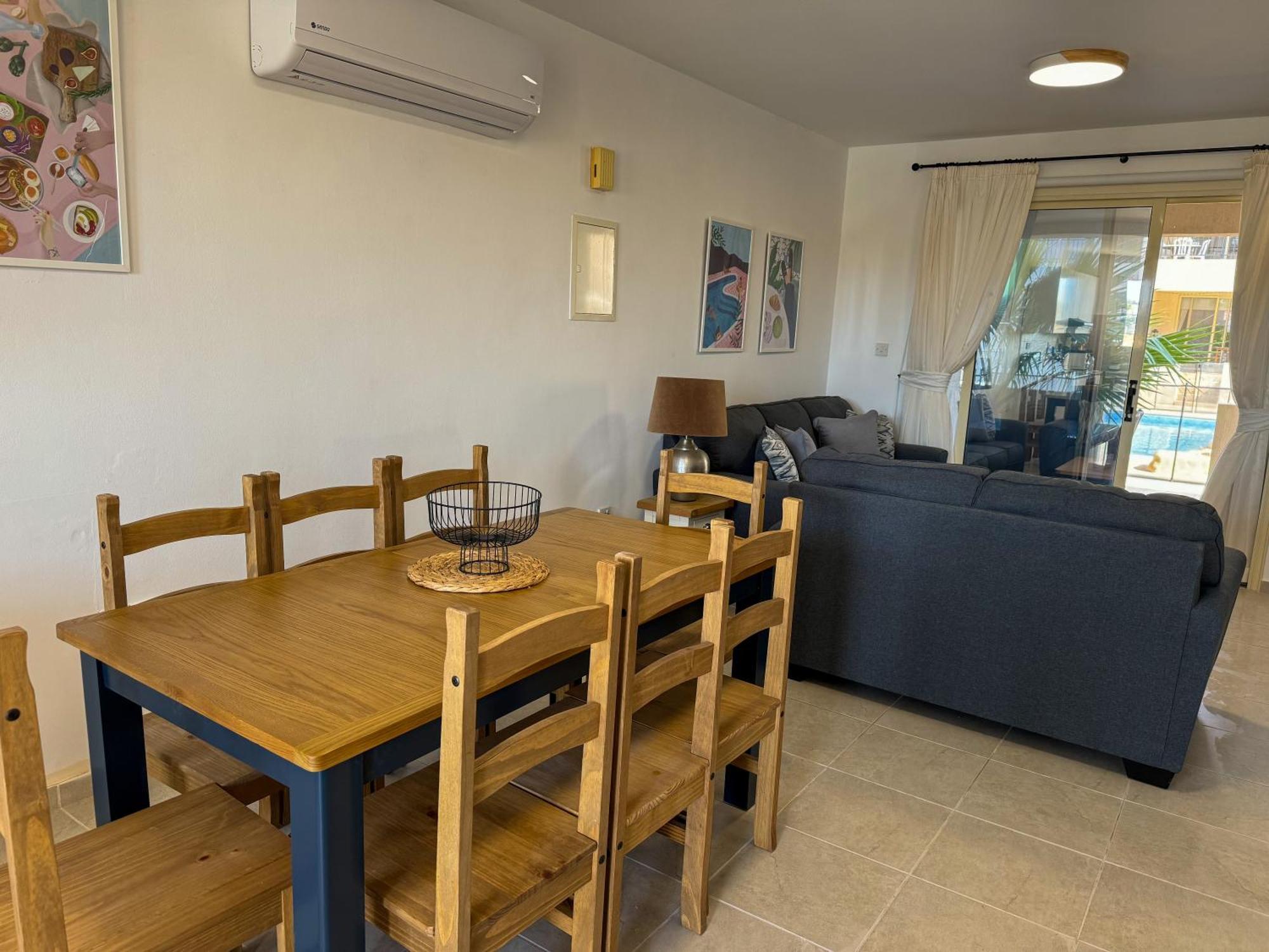 Royal-Seacrest Oasis, Pool-Side Apartment Paphos Exterior photo